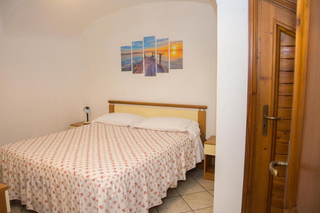 Hotel Villa Mena Форио Экстерьер фото