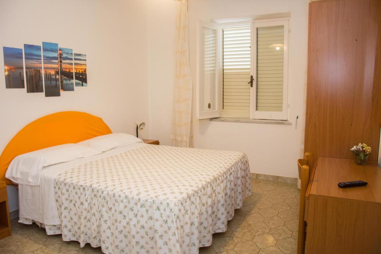 Hotel Villa Mena Форио Экстерьер фото