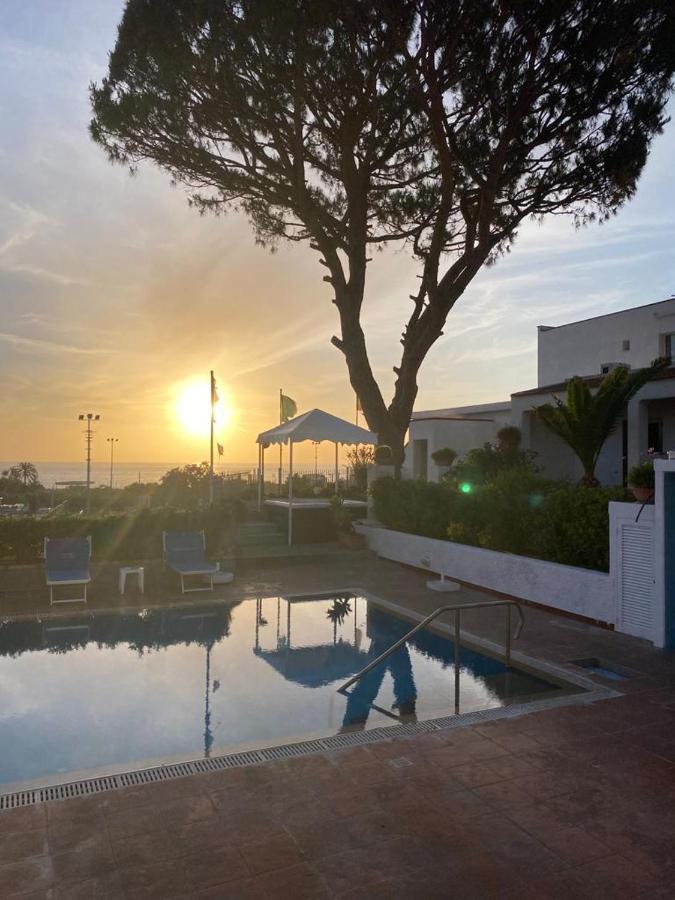 Hotel Villa Mena Форио Экстерьер фото